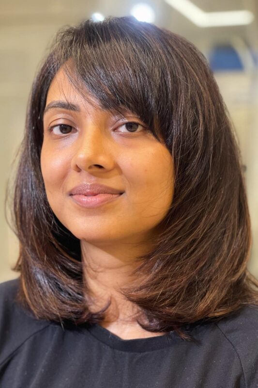 Woman with fine hair featuring face-framing layers.